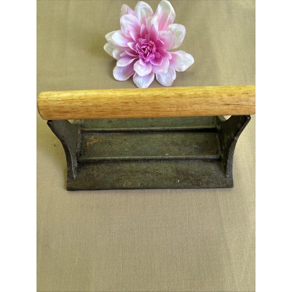 Cast Iron Bacon Press with Wood Handle & Pig Hog Design 7" X 4" Farmhouse - Picture 11 of 11